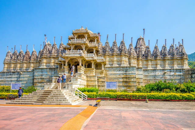 ranakpur jain temple in rajasthan