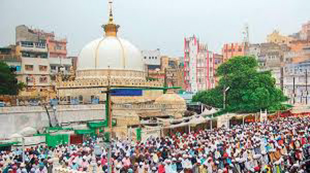 people praying near Ajmer sharif dargah Ajmer Rajasthan India