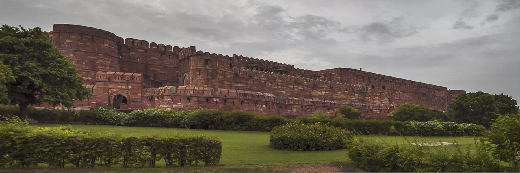 Visit the forts and palaces of India