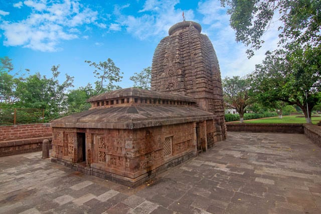 blue sky behind parashurameshwara temple in bhubaneswar, odisha